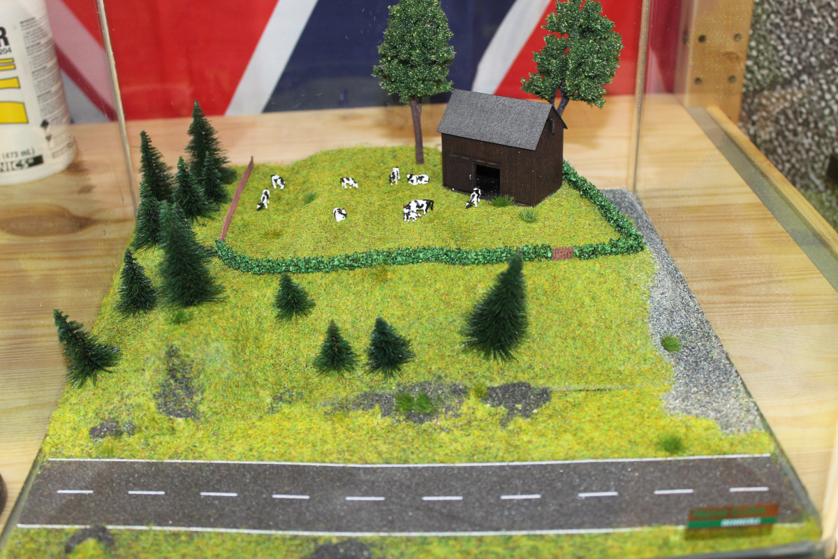 Modell-Landschaft im Aquarium